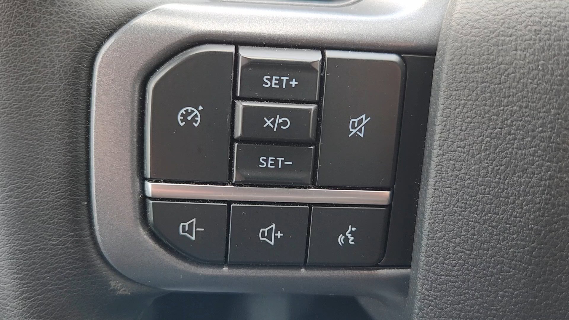 Certified 2025 Ford F250 Lariat AWD/4WD image 12