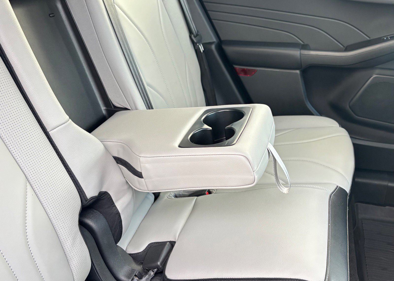 Certified 2025 Ford Escape Platinum w/ Premium Technology Package image 25