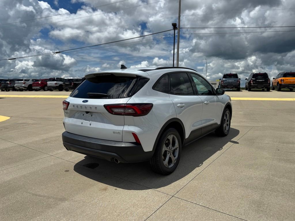 Certified 2025 Ford Escape ST-Line AWD/4WD image 5