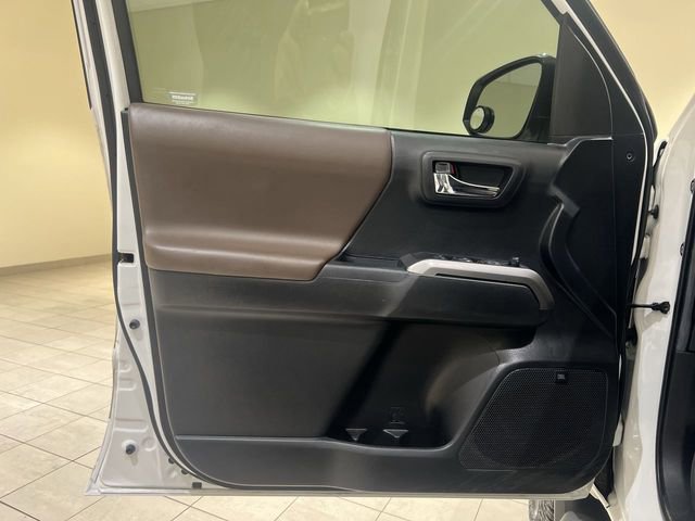 Used 2022 Toyota Tacoma Limited image 22