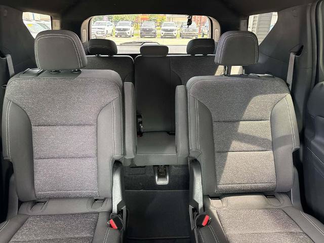 Used 2025 Chevrolet Traverse LT FWD image 9