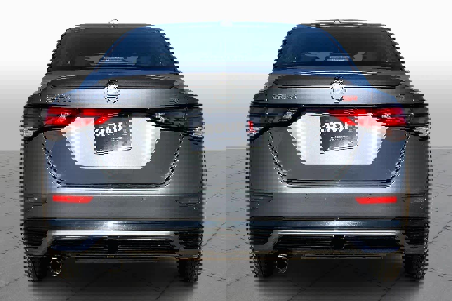 Used 2025 Nissan Sentra SR image 2