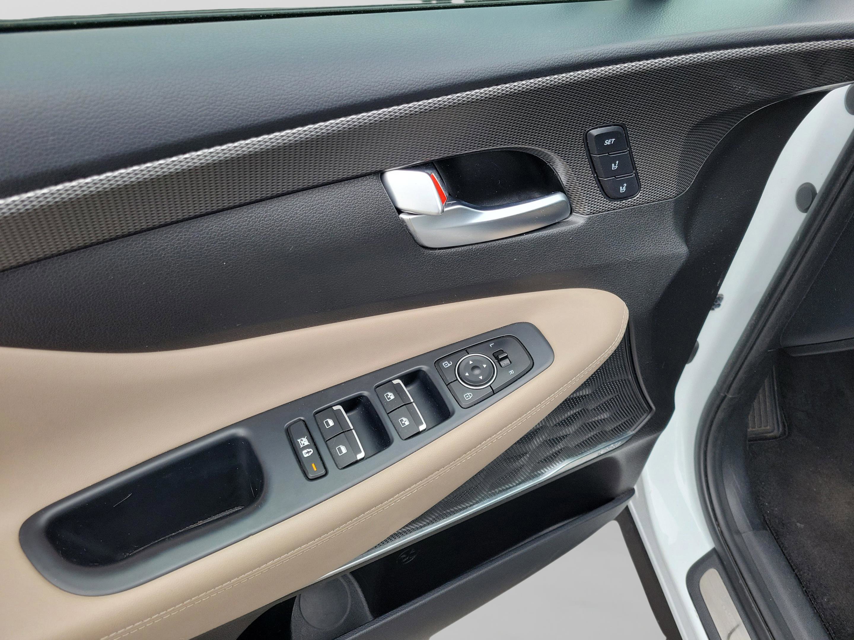 Used 2020 Hyundai Santa Fe Limited image 31