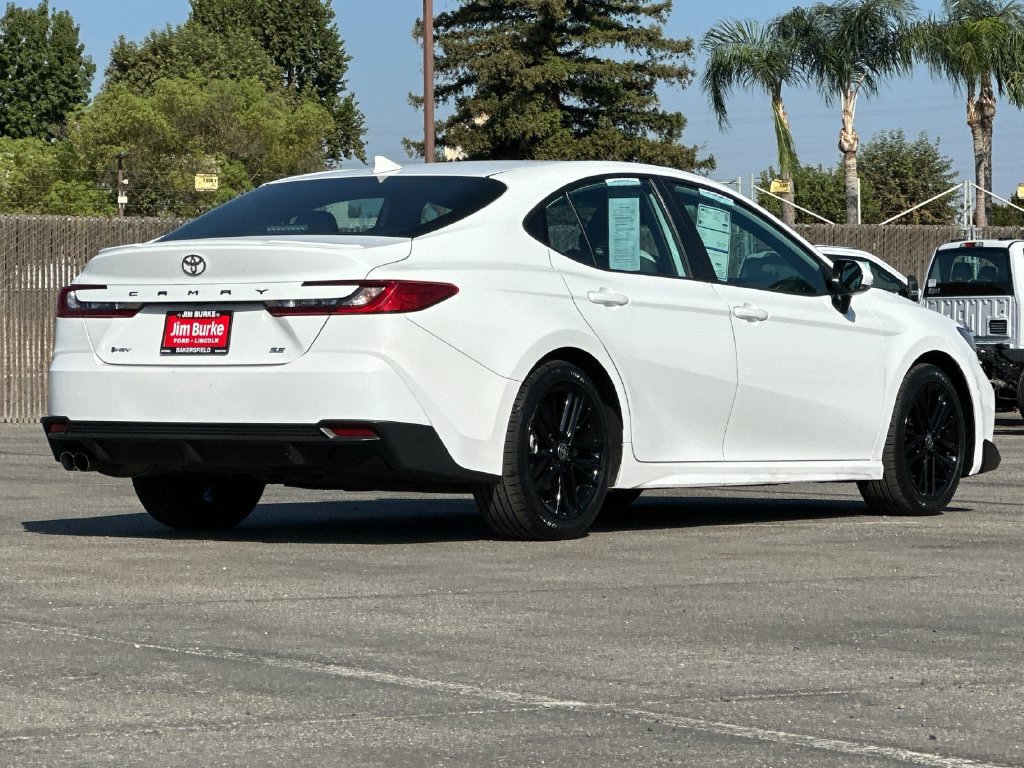 Used 2025 Toyota Camry SE FWD image 3