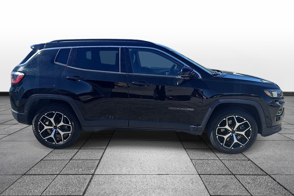Used 2025 Jeep Compass Limited AWD/4WD image 4