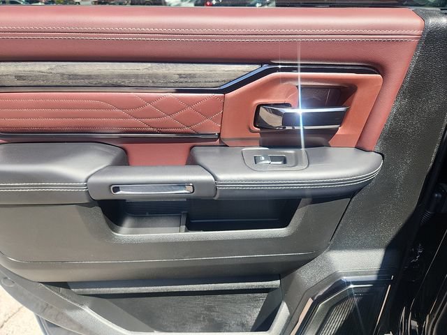 Used 2025 RAM 3500 Limited AWD/4WD image 27