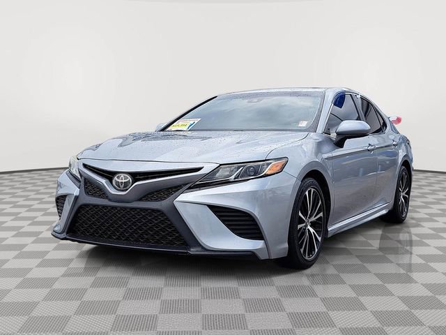 Used 2018 Toyota Camry SE w/ Moonroof Package image 3