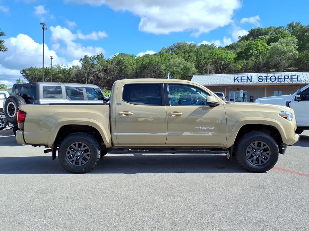 Used 2020 Toyota Tacoma SR5 w/ Technology Package AWD/4WD image 2