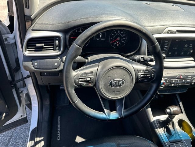 Used 2017 Kia Sorento FWD w/ LX Convenience Package image 3