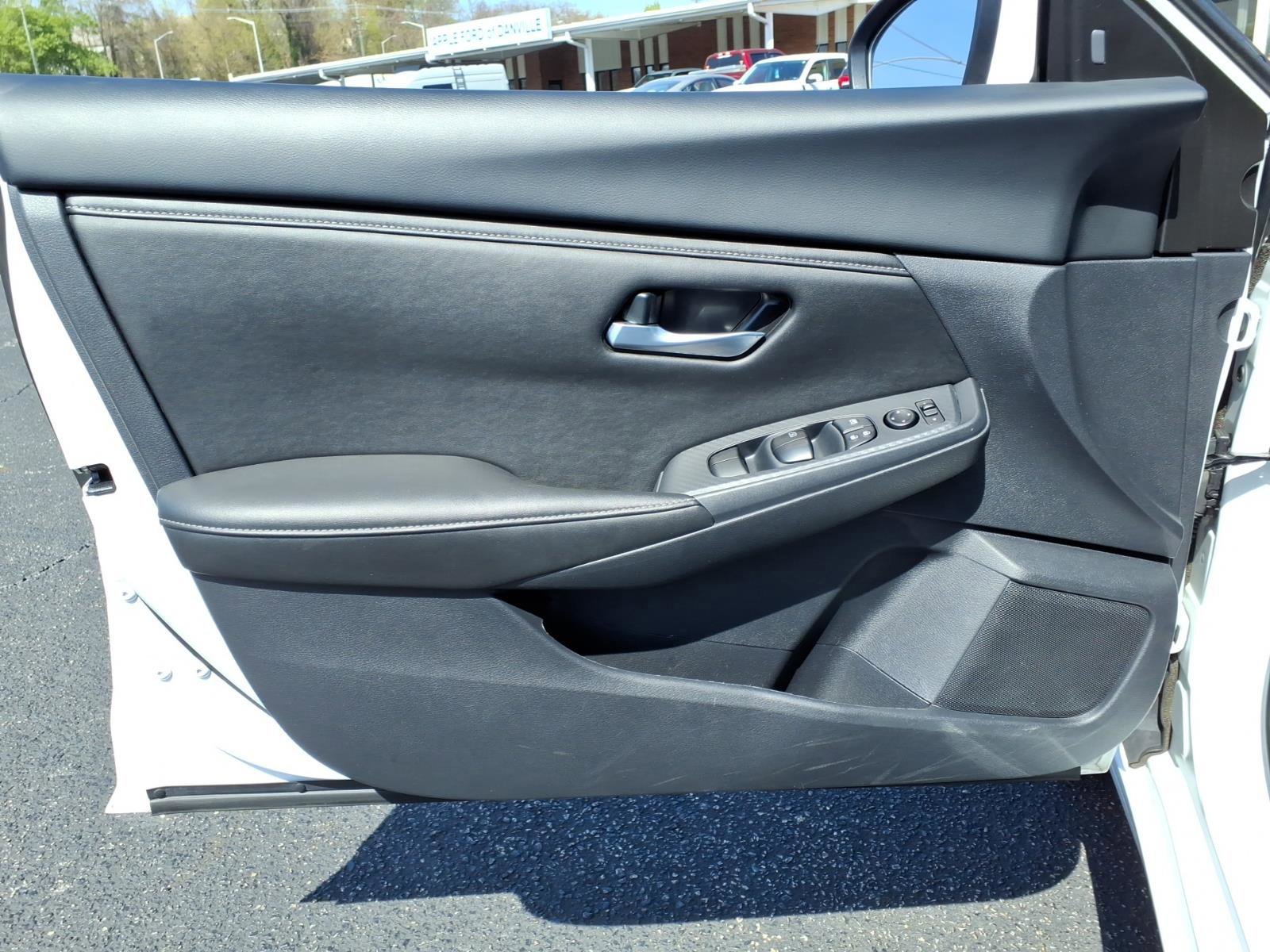 Used 2025 Nissan Sentra SV image 16