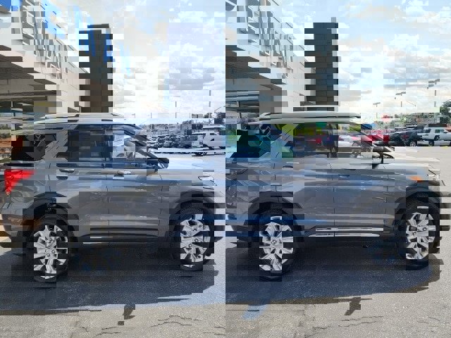 Certified 2022 Ford Explorer Limited w/ Equipment Group 301A image 6