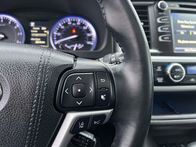 Used 2018 Toyota Highlander SE image 18