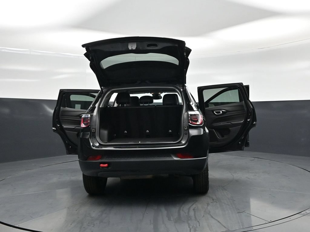 Used 2022 Jeep Compass Trailhawk AWD/4WD image 25