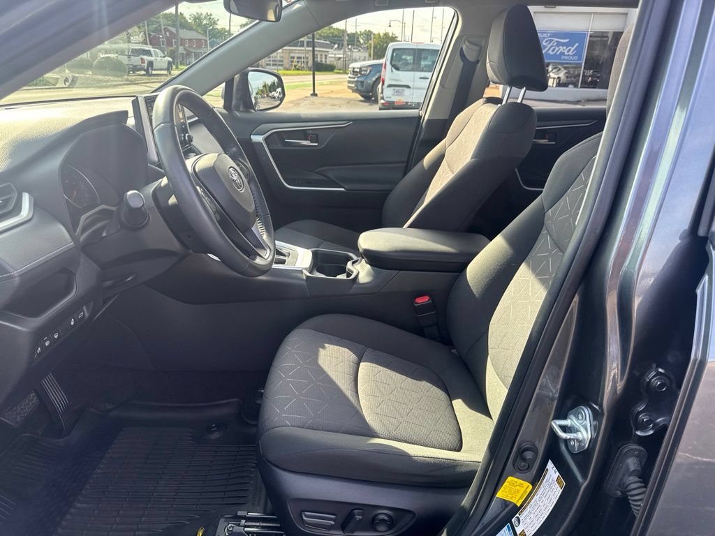 Used 2020 Toyota RAV4 XLE w/ Convenience Package AWD/4WD video 3