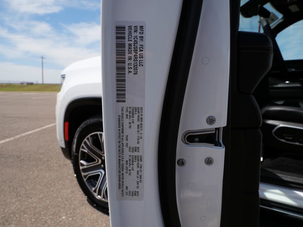 Used 2024 Jeep Wagoneer L Series II w/ Flexible Seating Group image 29