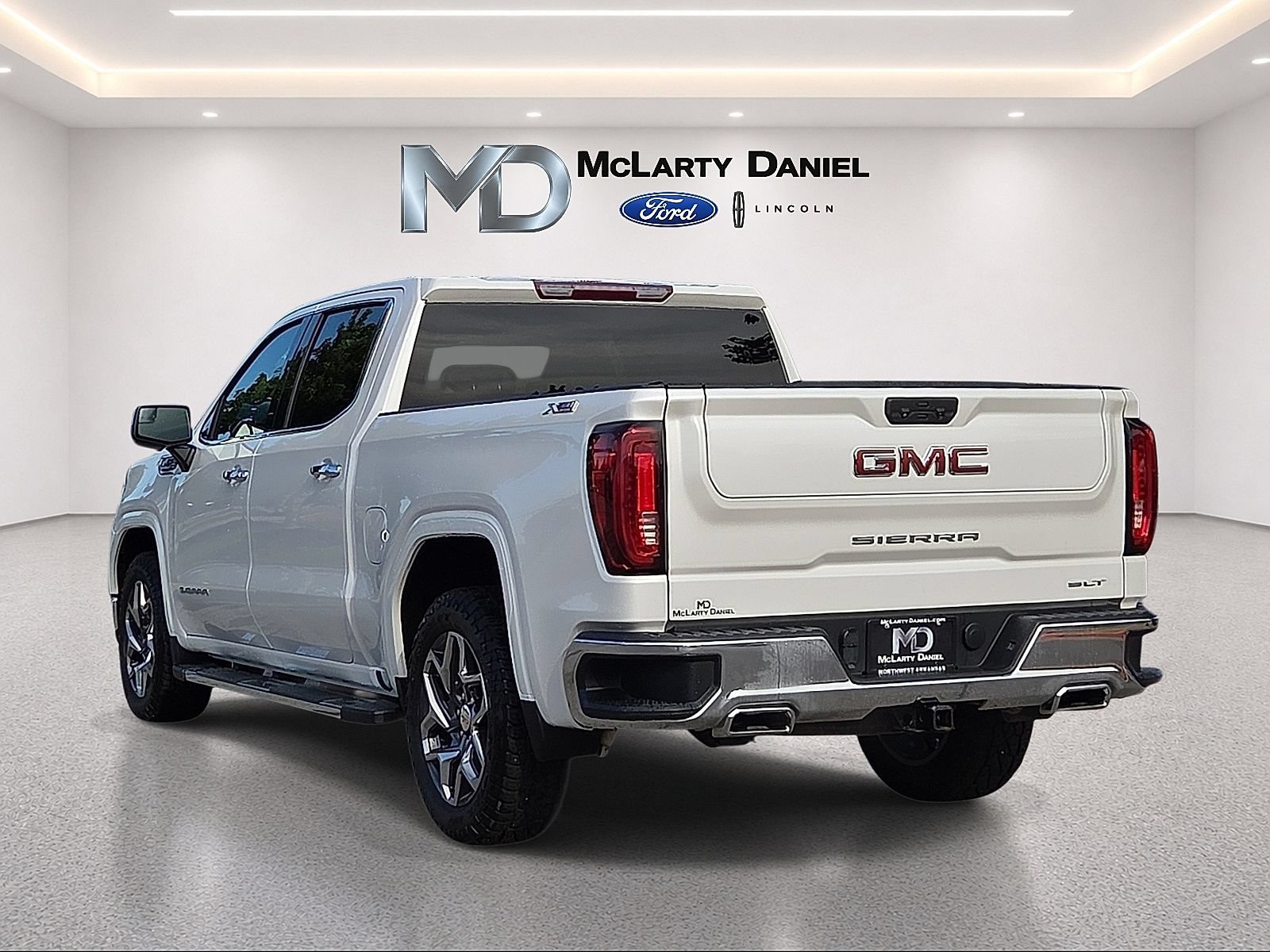 Used 2022 GMC Sierra 1500 SLT w/ SLT Convenience Package AWD/4WD image 4