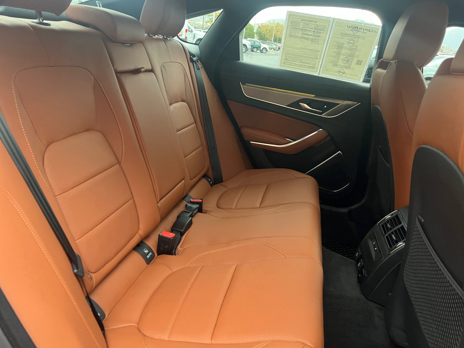 Used 2024 Jaguar XF R-Dynamic SE AWD/4WD image 28