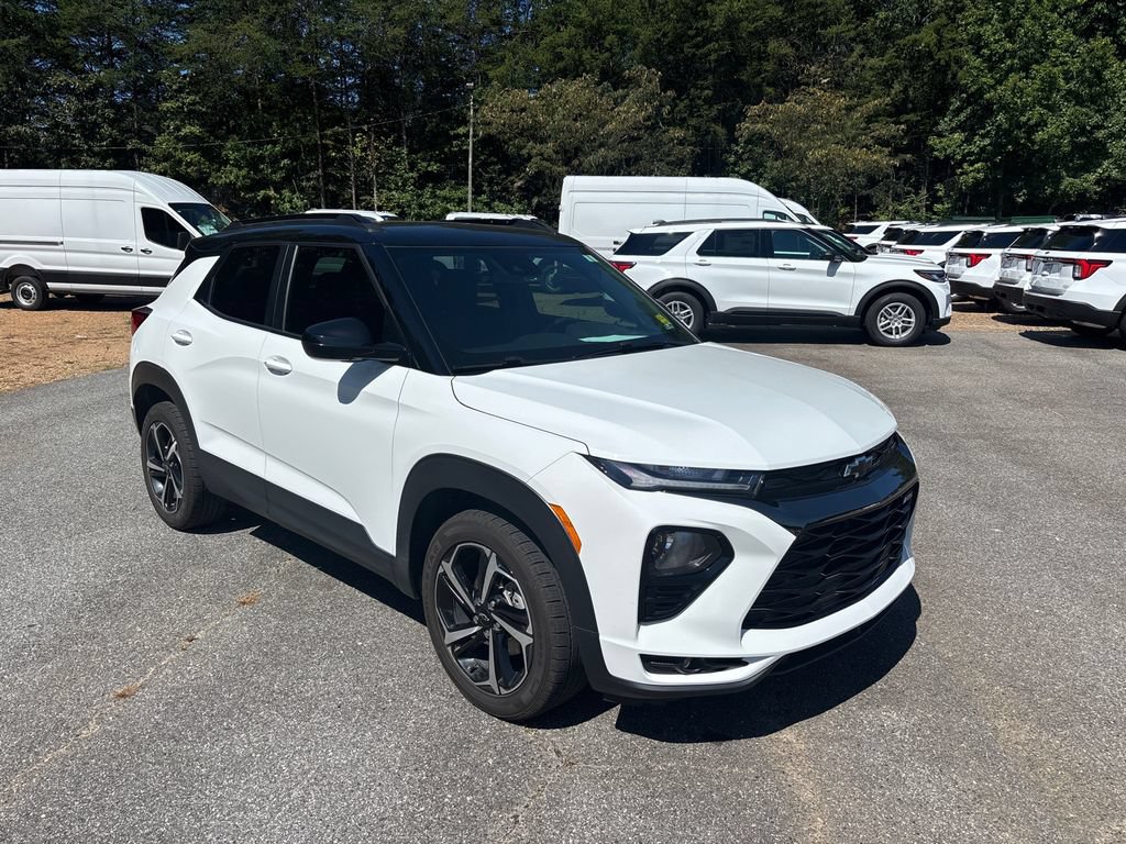Used 2022 Chevrolet TrailBlazer RS w/ Convenience Package FWD image 3