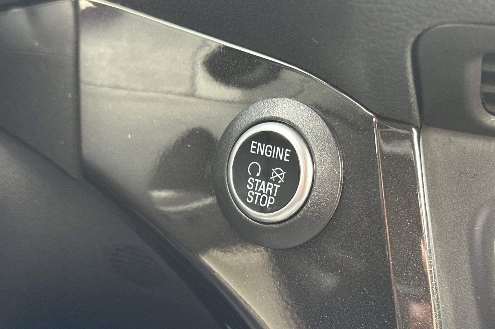 Certified 2019 Ford Escape SEL FWD image 23