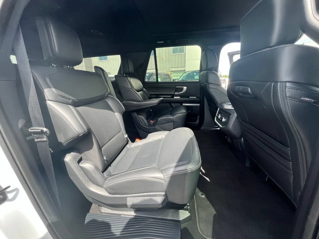 Certified 2025 Ford Expedition Max Platinum w/ Stealth Appearance Package AWD/4WD image 15