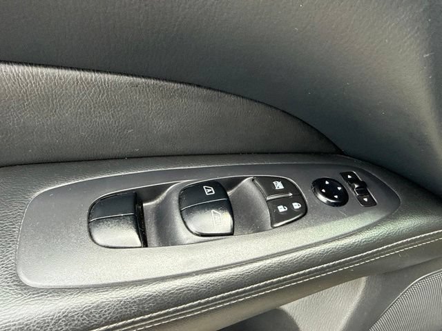 Used 2018 Nissan Pathfinder SL AWD/4WD image 16