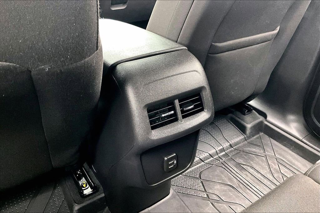 Used 2024 Chevrolet Equinox LT image 33