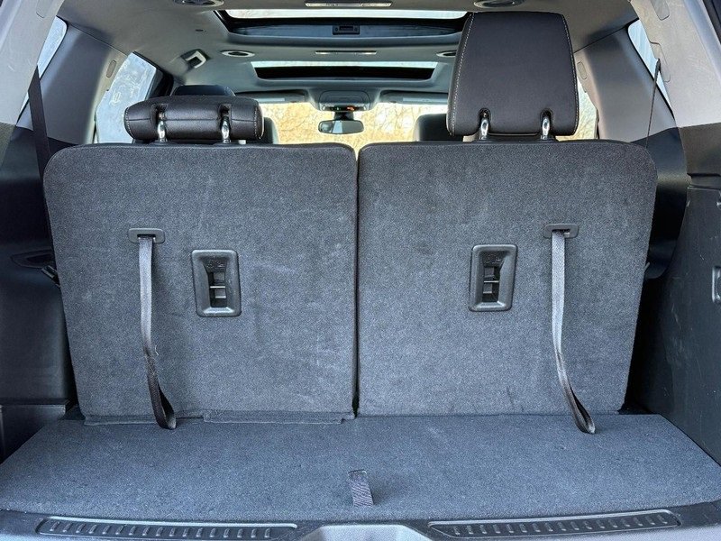 Used 2023 GMC Acadia SLT w/ Elevation Edition image 5