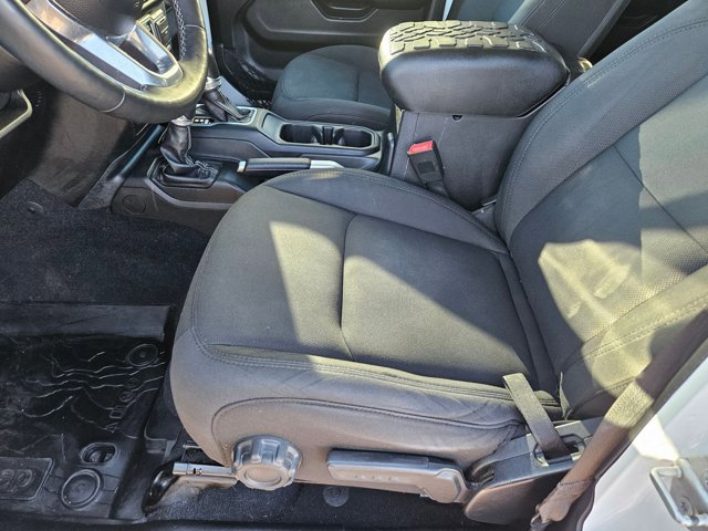 Used 2018 Jeep Wrangler Unlimited Sahara w/ Cold Weather Group image 15