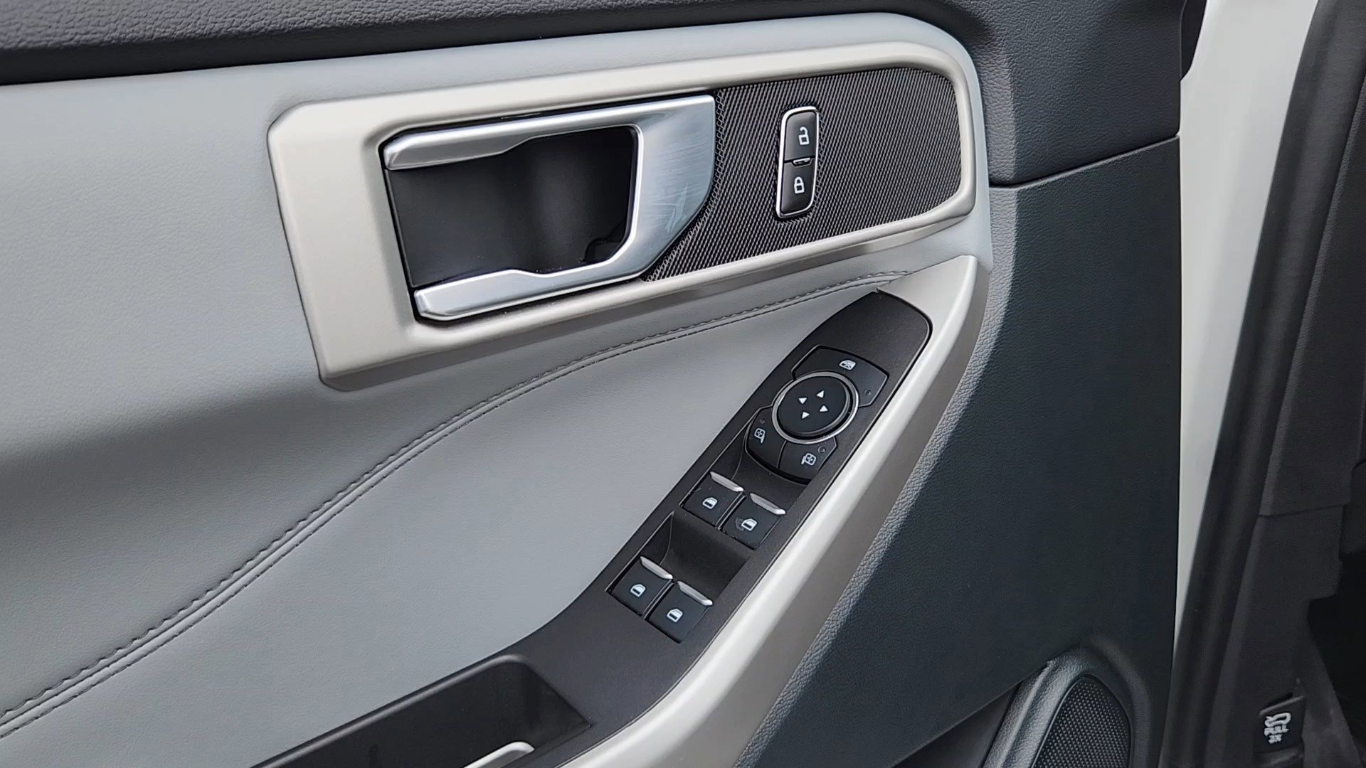 Certified 2023 Ford Explorer XLT w/ Equipment Group 202A image 8