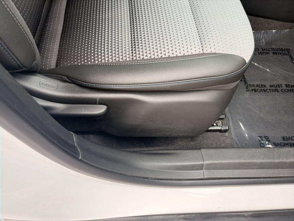 Used 2025 Chevrolet Trax LT FWD image 34