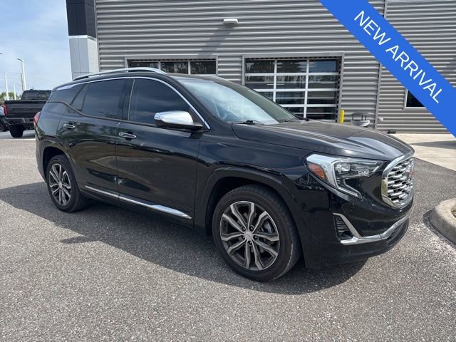 Used 2020 GMC Terrain Denali w/ Denali Premium Package FWD image 1