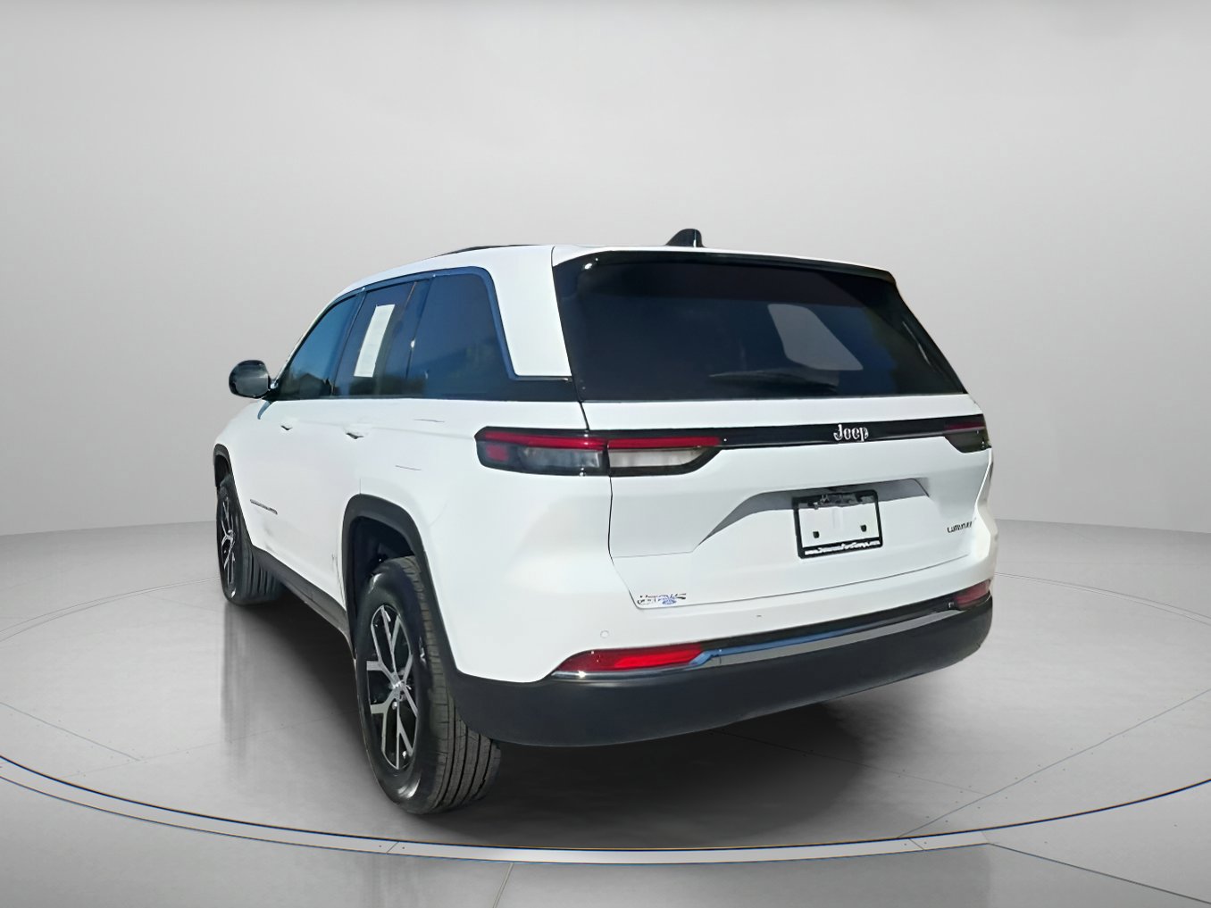 Used 2025 Jeep Grand Cherokee Limited w/ Trailer Tow Package image 14