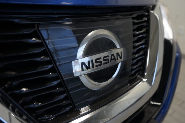 Used 2017 Nissan Rogue SV AWD/4WD image 18
