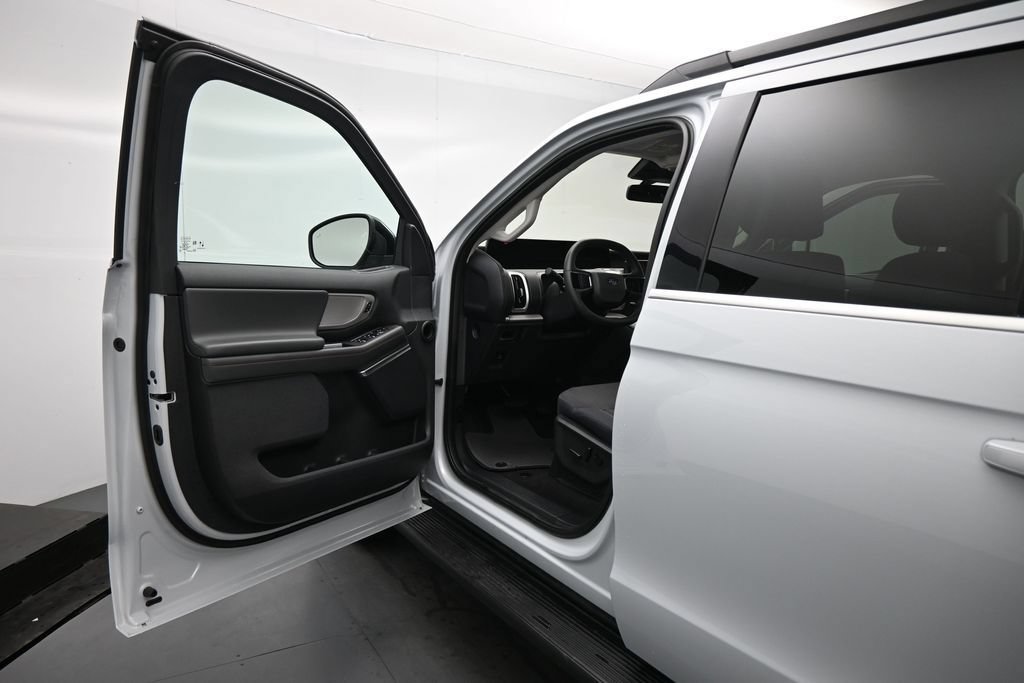Certified 2025 Ford Expedition Max Active RWD image 9