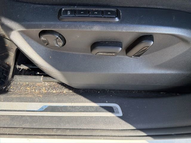 Used 2018 Volkswagen Tiguan SEL Premium image 22