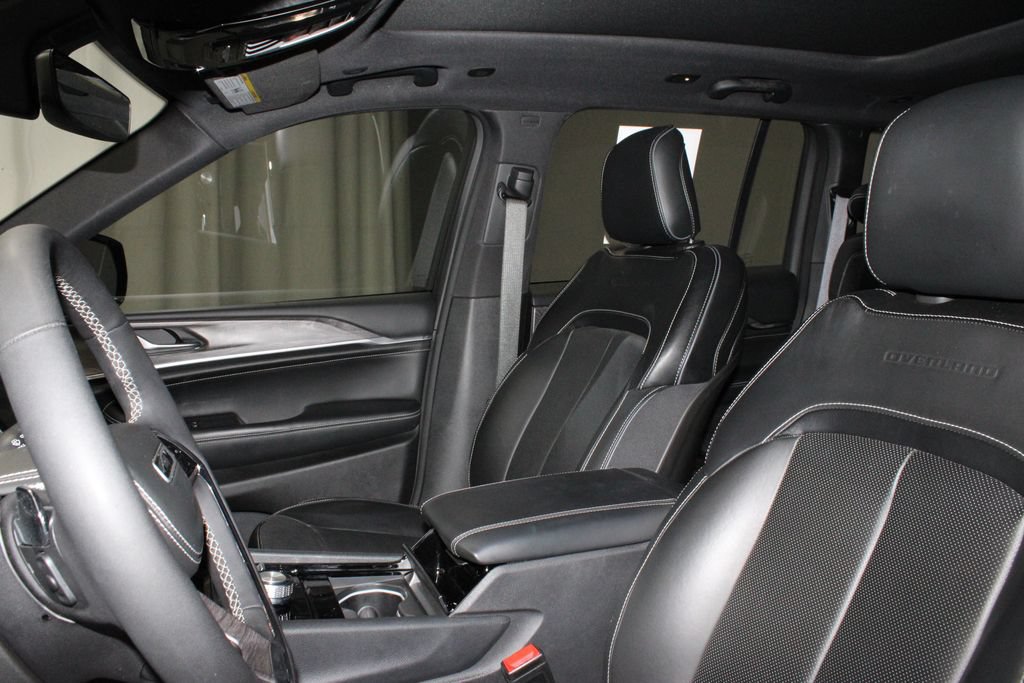 Used 2023 Jeep Grand Cherokee Overland AWD/4WD image 25
