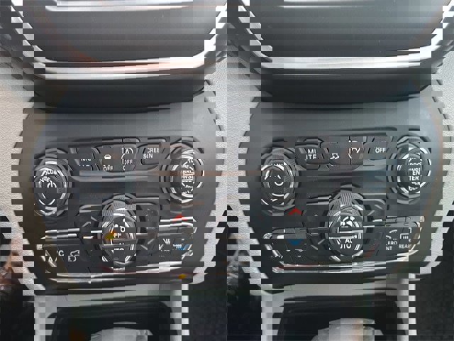 Used 2020 Jeep Cherokee Latitude Plus w/ Comfort/Convenience Group image 18