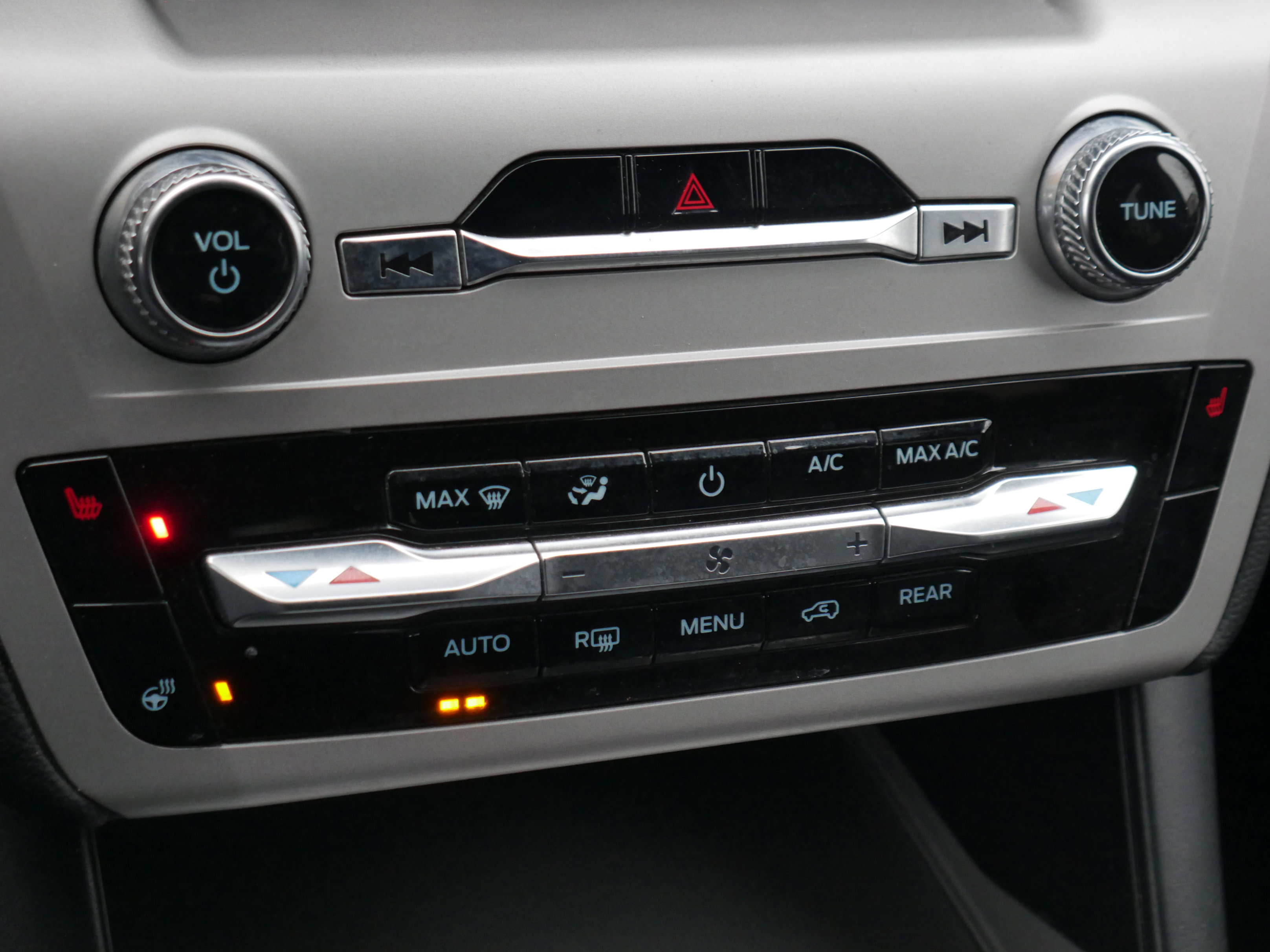 Certified 2024 Ford Explorer XLT w/ Equipment Group 202A image 18