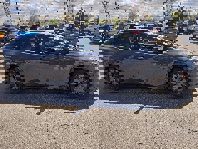 Used 2024 Toyota Prius LE AWD/4WD image 2