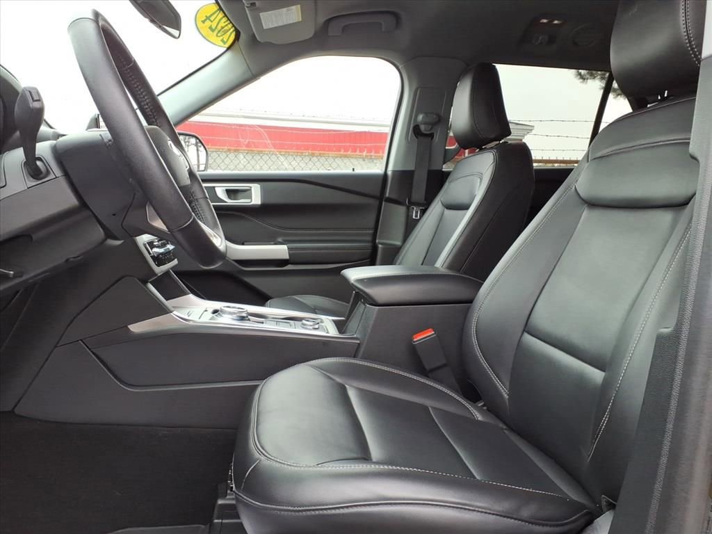 Certified 2024 Ford Explorer XLT w/ Equipment Group 202A image 15