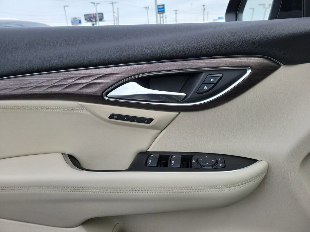 Used 2021 Buick Envision Avenir w/ Technology Package II image 18