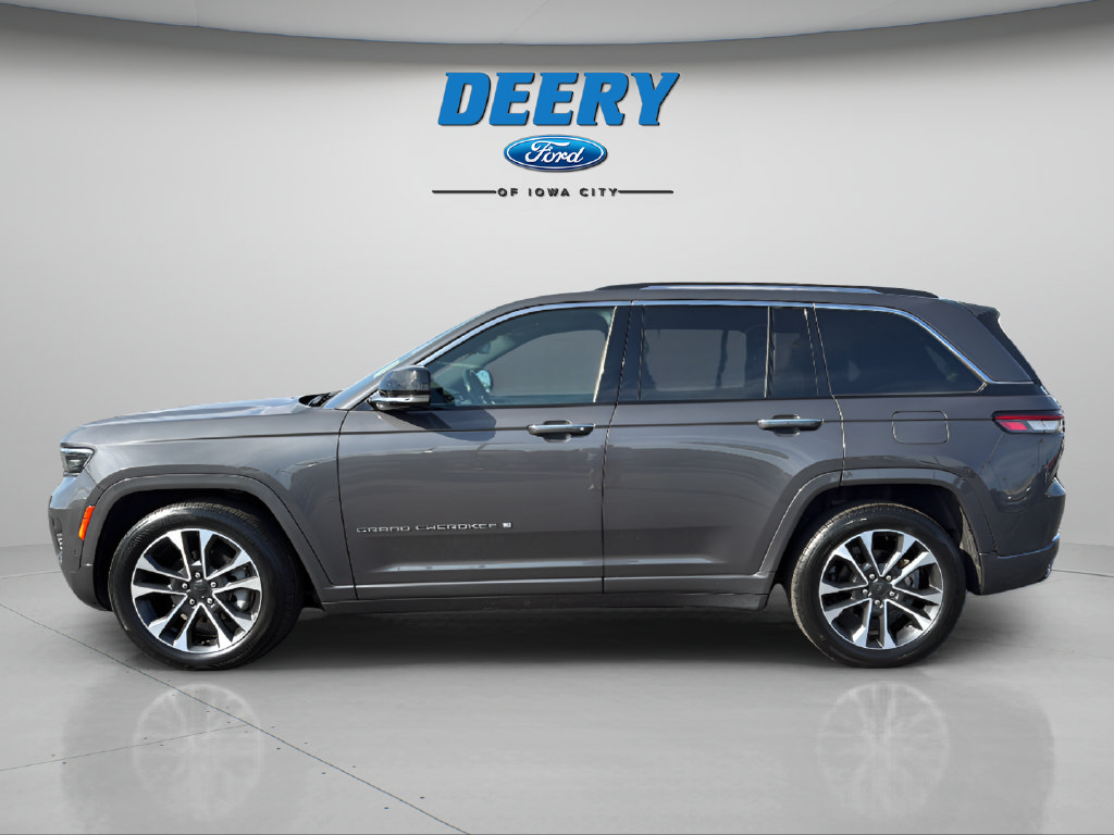 Used 2022 Jeep Grand Cherokee Overland w/ Luxury Tech Group IV AWD/4WD image 5