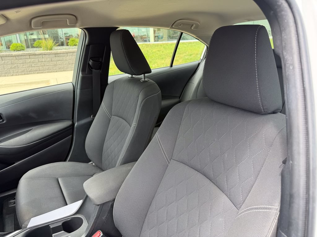Used 2025 Toyota Corolla LE FWD image 10