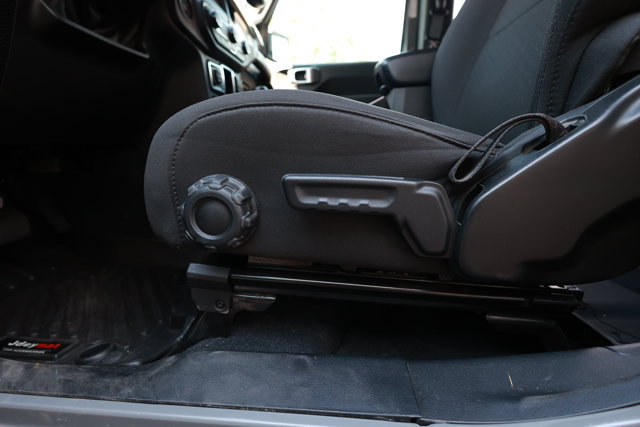 Used 2023 Jeep Wrangler Sport AWD/4WD image 16