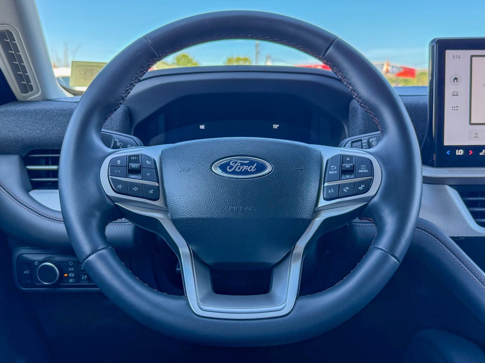 Certified 2025 Ford Explorer Active AWD/4WD image 36