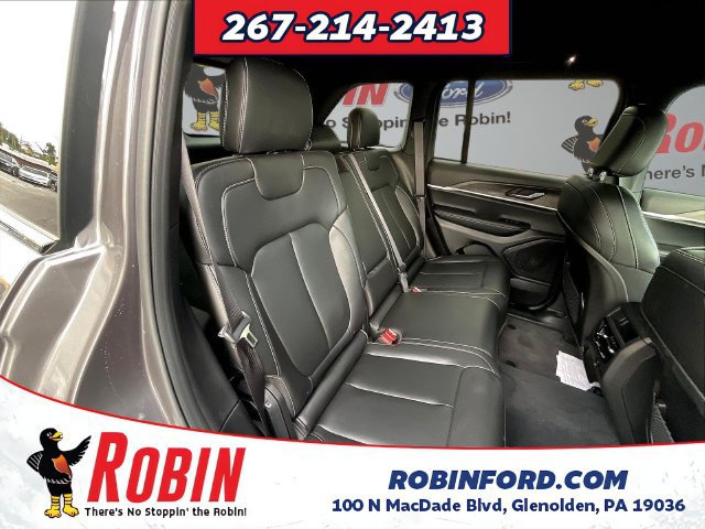 Used 2025 Jeep Grand Cherokee Limited AWD/4WD image 24