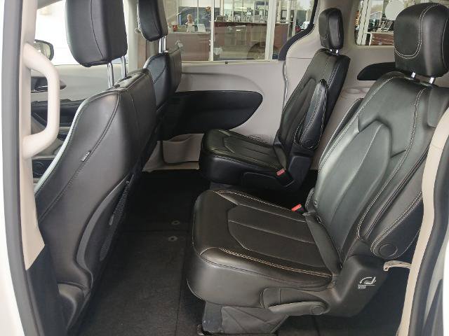 Used 2020 Chrysler Voyager Lxi image 10