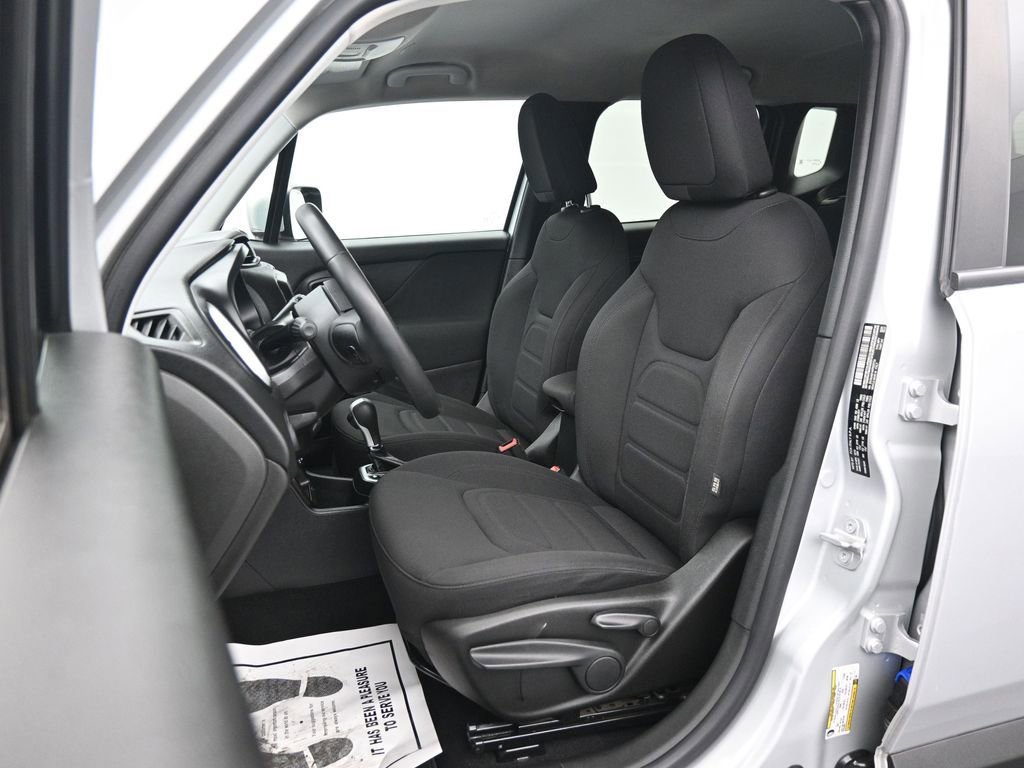 Used 2019 Jeep Renegade Latitude image 38