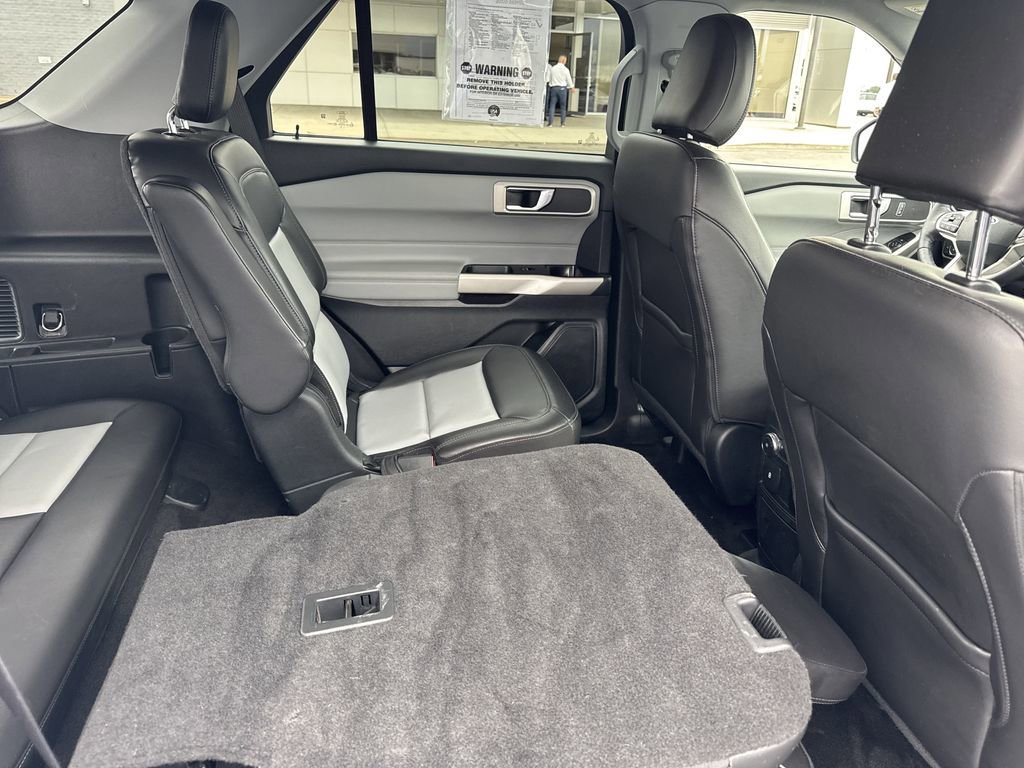 Certified 2022 Ford Explorer XLT w/ Equipment Group 202A image 10
