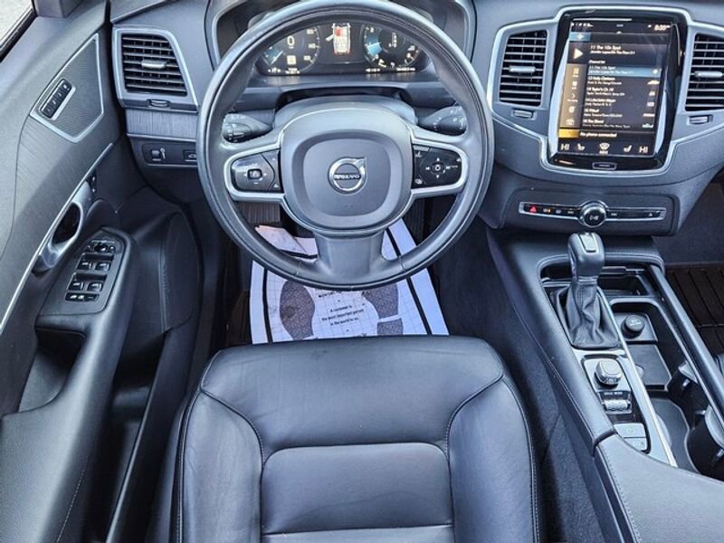 Used 2020 Volvo XC90 T5 Momentum image 11